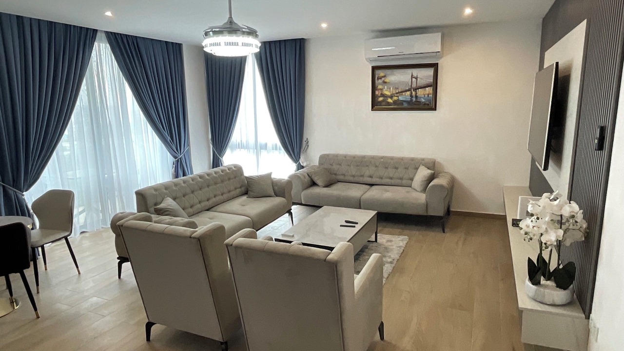 Photo of Livingroom in Roman Ridge