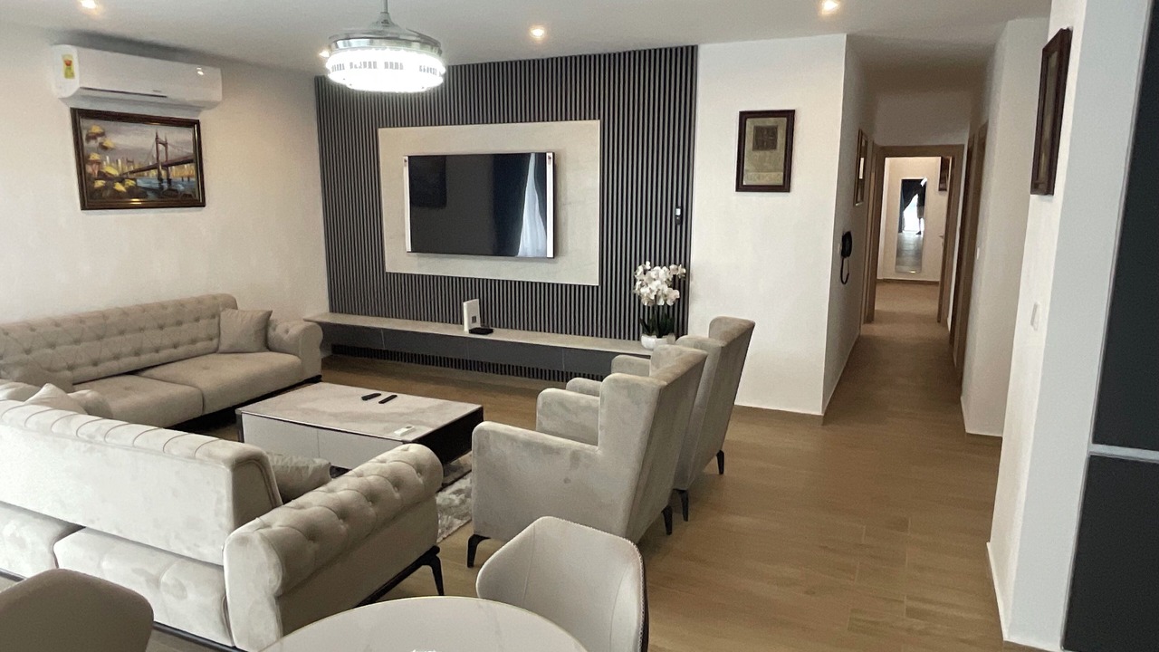 Photo of Livingroom in Roman Ridge