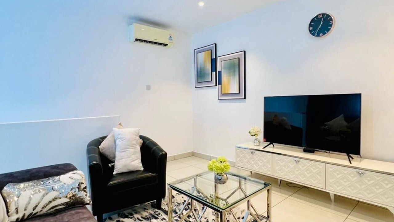 Photo of Livingroom in Cantonments