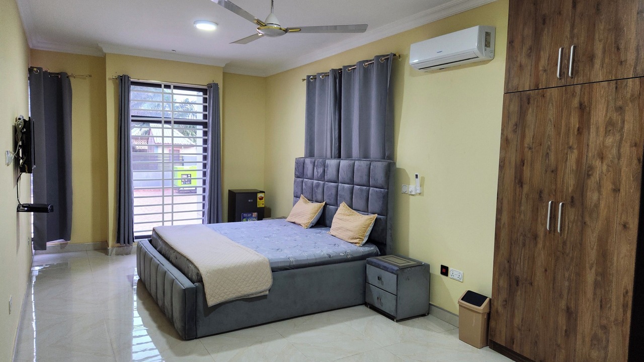 Photo of Bedroom in Adentan