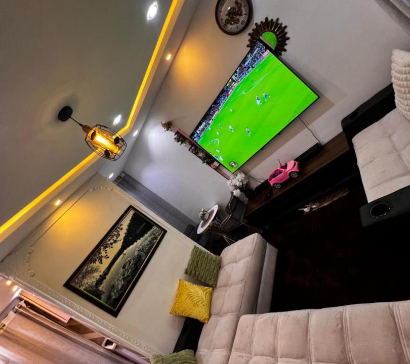 Photo of Livingroom in Roman Ridge