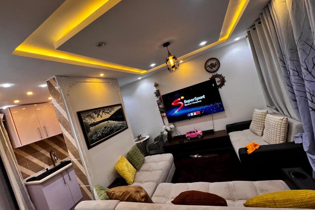 Photo of Livingroom in Roman Ridge