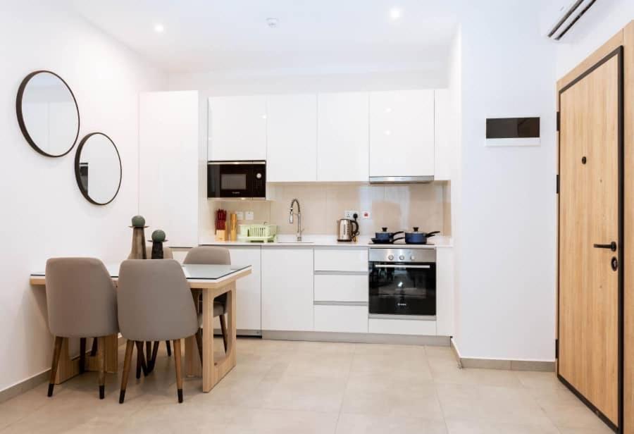 Photo of Kitchen in Roman Ridge