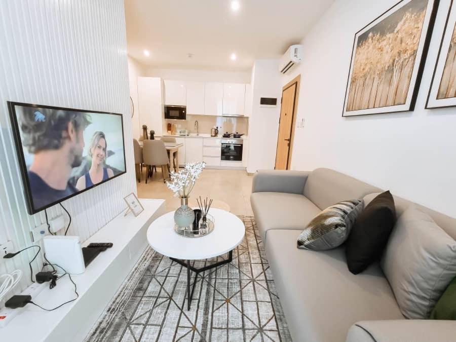 Photo of Livingroom in Roman Ridge