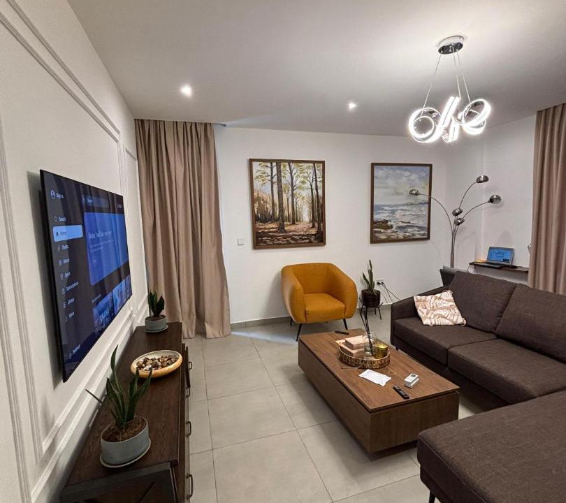 Photo of Livingroom in Roman Ridge