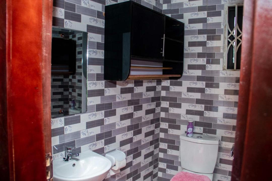 Photo of Bathroom in Akyinim