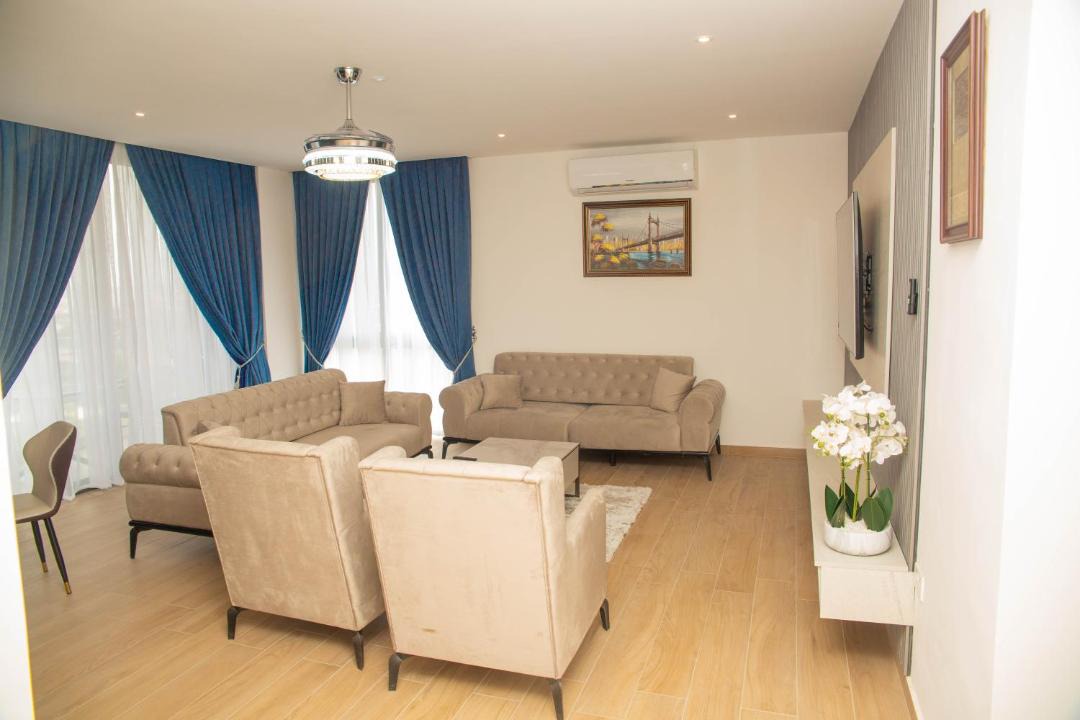 Photo of Livingroom in Roman Ridge