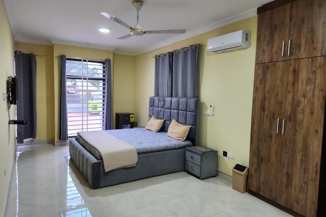 Photo of Bedroom in Adentan