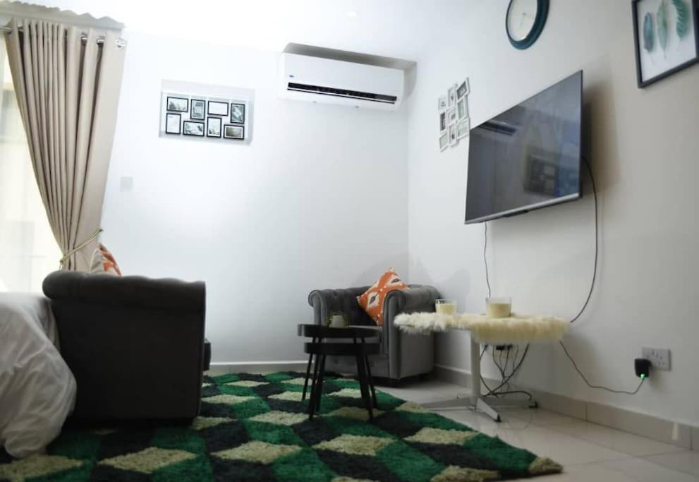 Photo of Livingroom in Cantonments