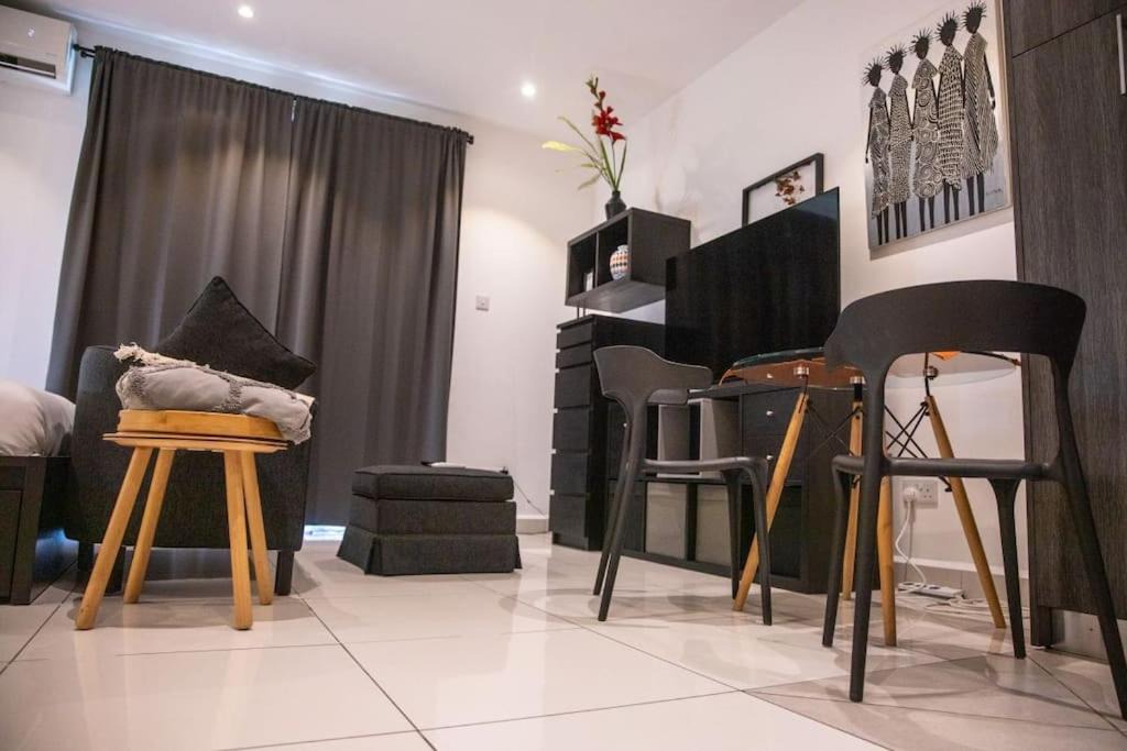 Photo of Livingroom in Cantonments