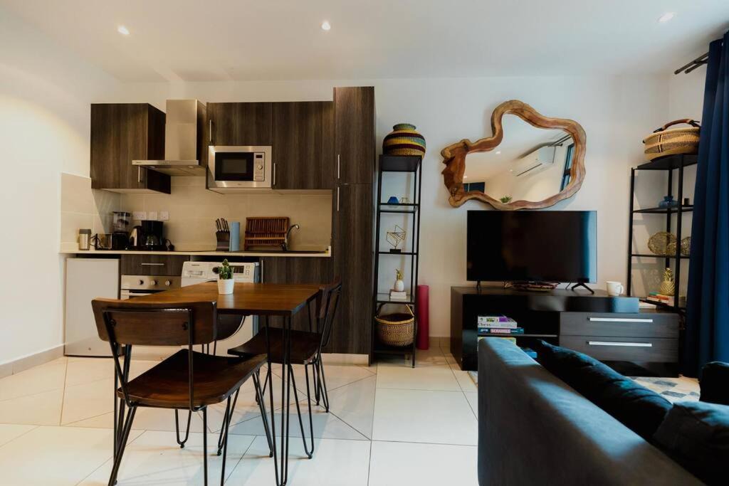 Photo of Livingroom in Cantonments