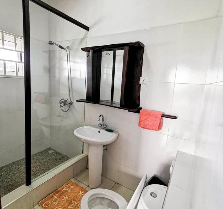 Photo of Bathroom in Akyinim