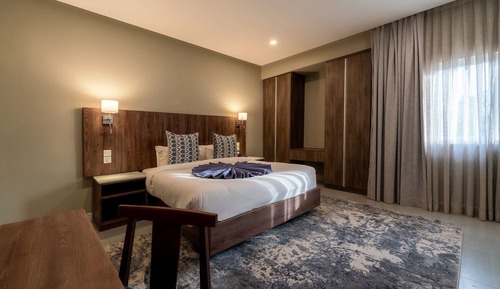 Executive Suite, 2 Queen Beds, Non Smoking