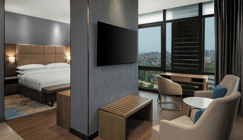 Suite, 1 King Bed, City View
