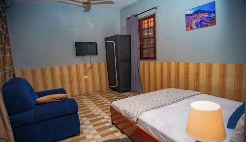 Single Room, 1 Queen Bed, Private Bathroom
