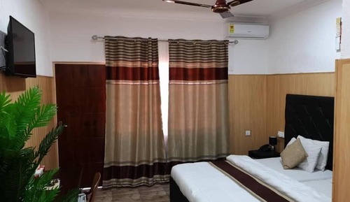 Comfort Room, Balcony