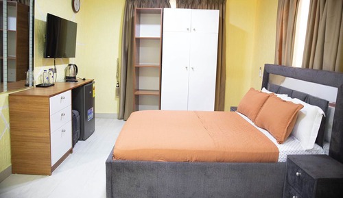 Basic Single Room, Patio