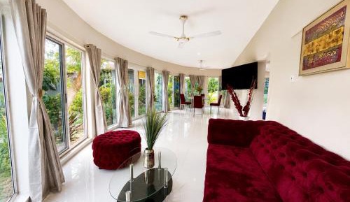 Four-Bedroom Apartment with Pool View
