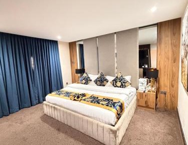 Deluxe King Room