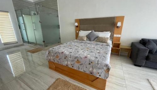 Deluxe Queen Studio 