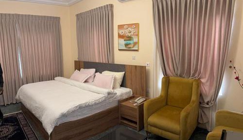 Queen Room