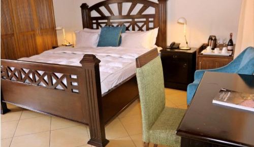 Room #1546338902