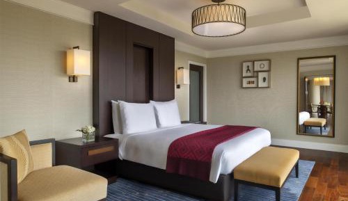 Executive Corner Suite