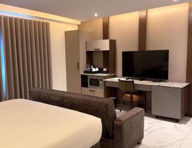 Deluxe Queen Room