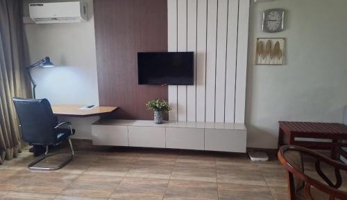 Deluxe Studio