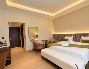 Deluxe Double Room (2 Adults + 1 Child)