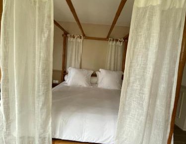 Deluxe Double Room with Side Sea View