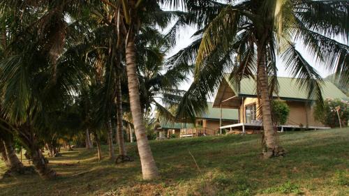 Bungalow - Water Front 