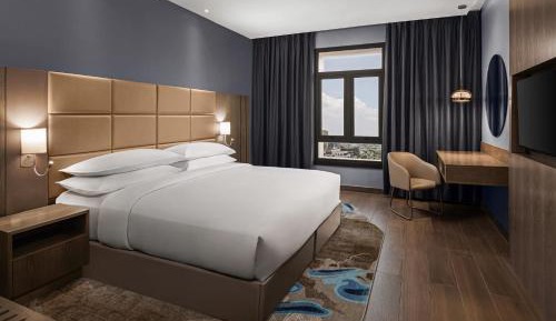 Standard King Room with City View