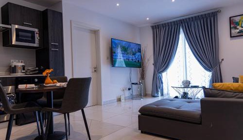 Two-Bedroom Deluxe Apartment with Balcony