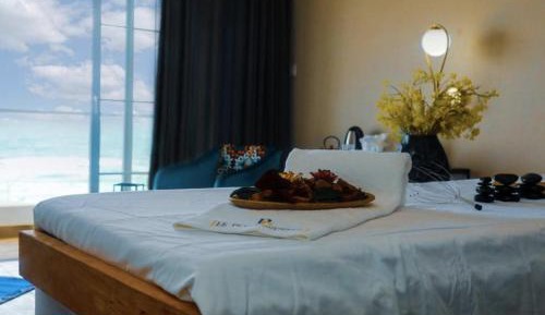 Queen Room with Pool View