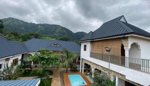 Apartment with Mountain View