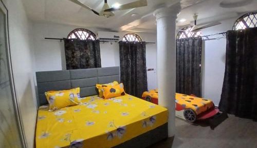 Deluxe Room (2 Adults + 1 Child)