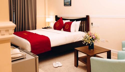 Deluxe Queen Room