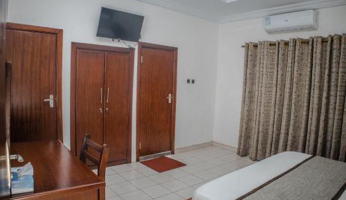 Deluxe King Suite