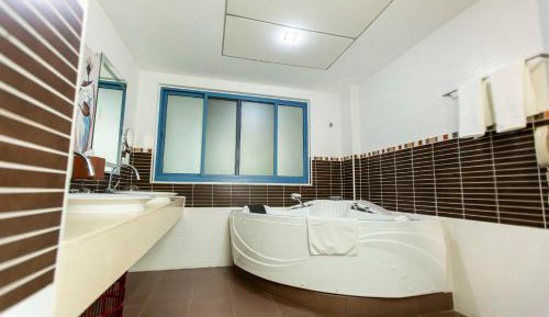 Three-Bedroom King Apartment with Full Kitchen and Separate Living Room - Non-Smoking