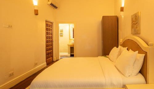Luxury Two Bedroom Apartment with Balcony 