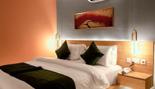 Classic One-Bedroom Apartment with King Bed