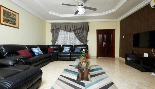 Three-Bedroom Deluxe Apartment