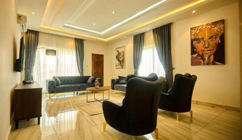 Deluxe Two-Bedroom Apartment with Garden View