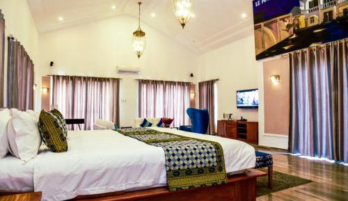 Deluxe King Suite