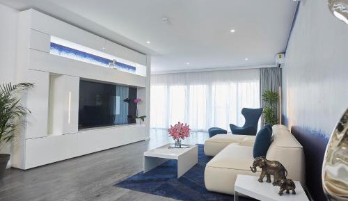 Deluxe King Suite