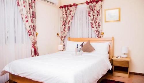 Standard Queen Room