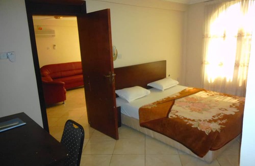 Kumasi Hotel | Wadoma Royale Hotel
