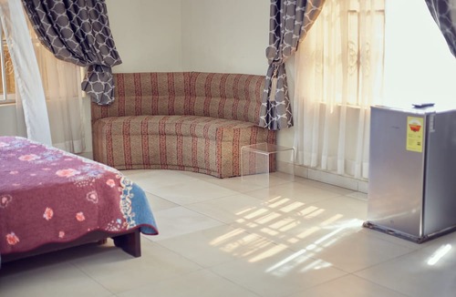 Ejisu Hotel | 9 ROSES HOTEL