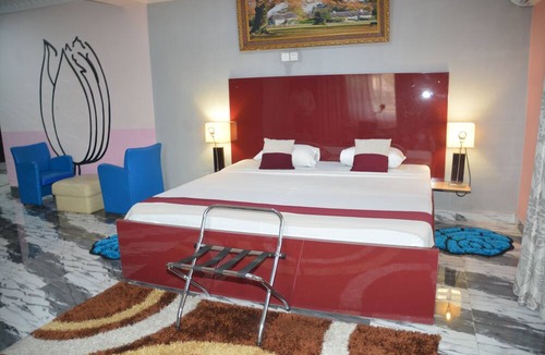 Nungua Hotel | Royal Lee's Hotel
